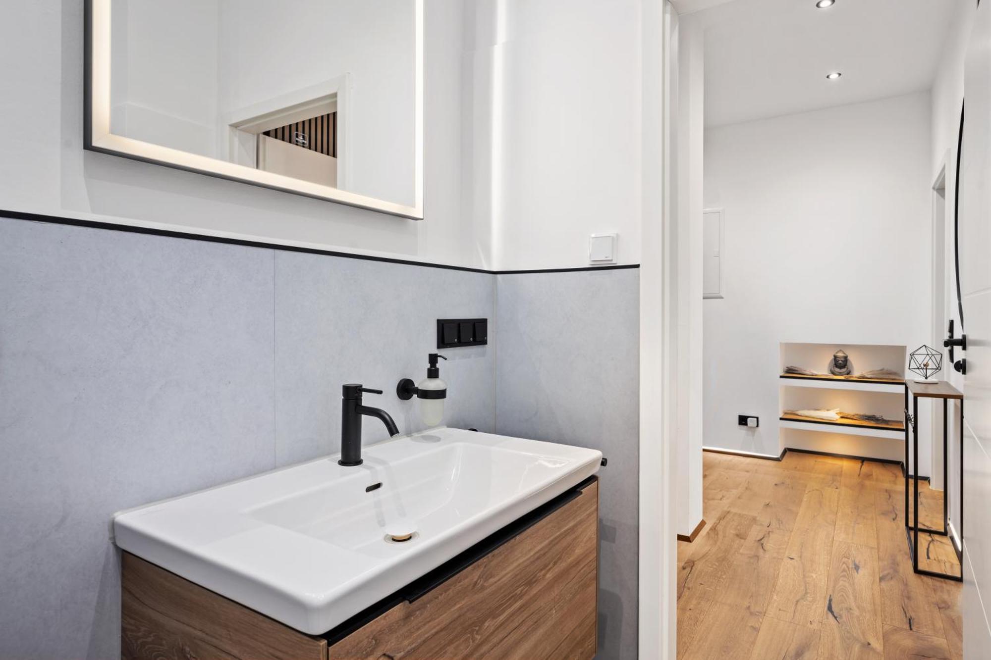 Edler Wohnraum Luxurioeses Stadtstudio Mit Balkon, Kaffeevollautomat & Klima Zwickau Kültér fotó