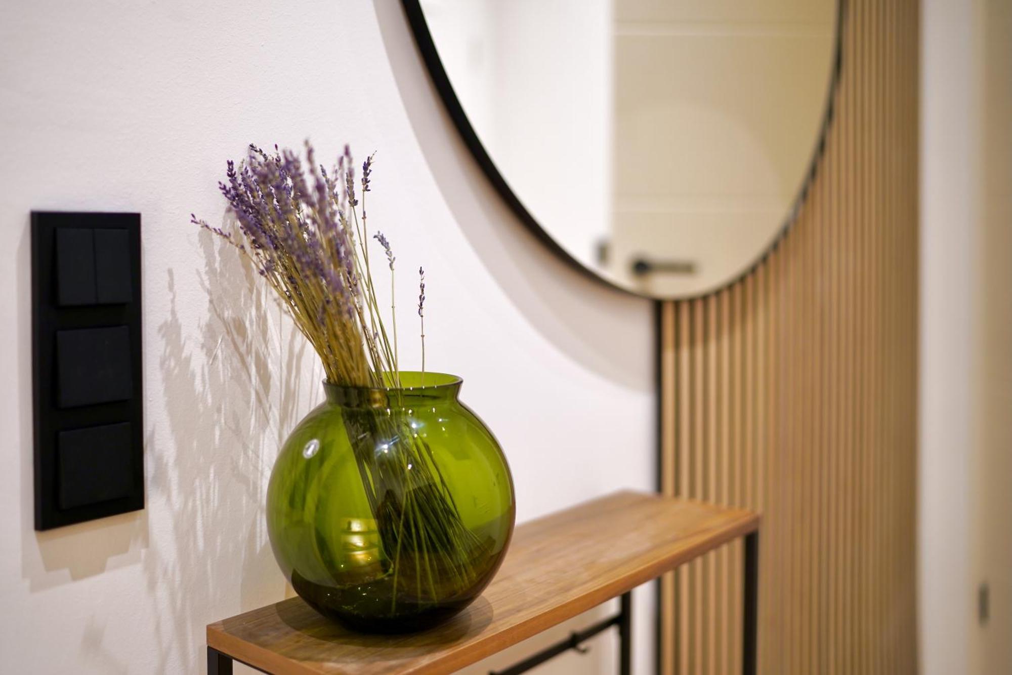 Edler Wohnraum Luxurioeses Stadtstudio Mit Balkon, Kaffeevollautomat & Klima Zwickau Kültér fotó